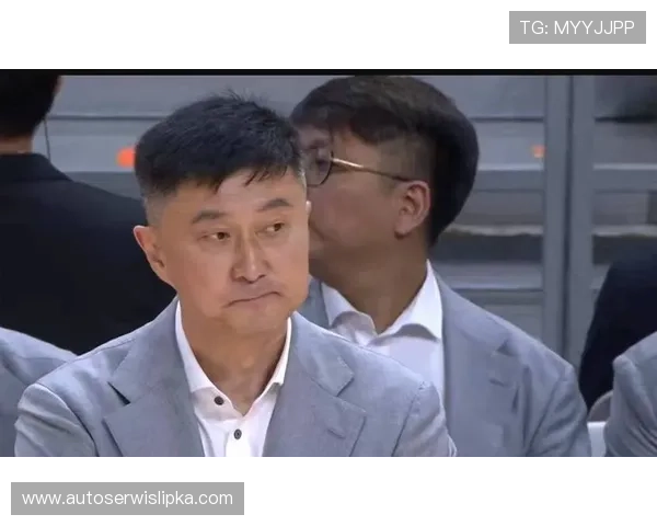 广东更衣室伤感一幕杜锋心酸崔永熙冰敷